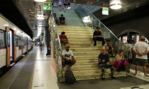 Usuaris de les línies afectades per l'avaria del túnel de Plaça Catalunya, un cop restablerta la circulació aquest dijous