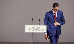 El presidente del Gobierno en funciones y secretario general del PSOE, Pedro Sánchez, tras intervenir durante un encuentro en el Ateneo de Madrid