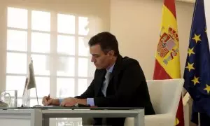El presidente del Gobierno, Pedro Sánchez, durante una videoconferencia en la Cumbre de los países del G20, en Madrid, a 21 de noviembre de 2020.