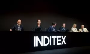 El consejero delegado de Inditex, Óscar García Maceiras, y la presidenta, Marta Ortega, durante la junta general de accionistas, a 11 de julio de 2023, en Arteixo, A Coruña.