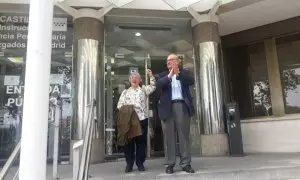 Julio Pacheco y su compañera, Rosa García Alcón, a su salida del juzgado este viernes