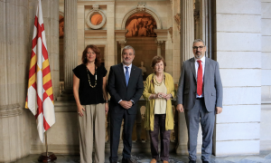 28-9-2023 L'alcalde de Barcelona, Jaume Collboni, i l'experta en habitatge Carme Trilla, amb la tinenta d'alcaldia Laia Bonet i el comissionat Joan Ramon Riera, al consistori