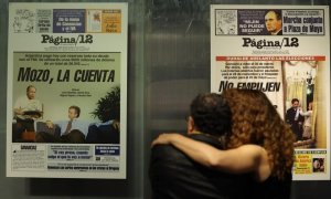 "40 años de democracia. 40 portadas de 'Página 12'", la exposición sobre el diario argentino que se ha inaugurado en Madrid