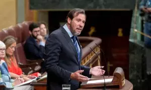 El diputado socialista Óscar Puente, en la segunda jornada del debate de investidura del candidato Alberto Núñez Feijóo en el Congreso este miércoles.