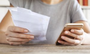 Nueva estafa de la que avisa la DGT: un SMS podría informarte de una infracción falsa