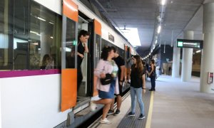 Passatgers a l'estació de Sant Andreu Comta. Albert Hernàndez/ACN