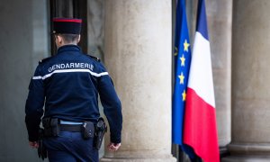 14/12/23 - Un agente de la Gendarmería Nacional en París