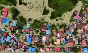 Uuna zona residencial inundada por las aguas en la ciudad de Calumpit, provincia de Bulacan, al norte de Manila, Filipinas, tras el paso de un tifón, a julio de 2023.