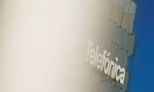 20/12/23 - El logotipo de la empresa española de telecomunicaciones Telefónica se muestra en lo alto de la sede de la empresa en Madrid, España, el 20 de diciembre de 2023.