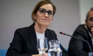 La ministra de Sanidad, Mónica García, en una rueda de prensa tras una reunión con el Consejo Interterritorial en Madrid, a 21 de diciembre de 2023.