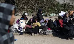 Los palestinos desplazados del campamento de Khan Yunis que se dirigen a los campamentos de Rafah, cerca de la frontera con Egipto, al sur de la Franja de Gaza, el 26 de enero de 2024.
