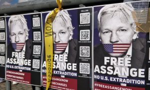 7/2/24 - Carteles que dicen "Liberen a Assange" en la ciudad de Bruselas, como parte de una protesta por la liberación de Julian Assange que tuvo lugar en septiembre de 2023.