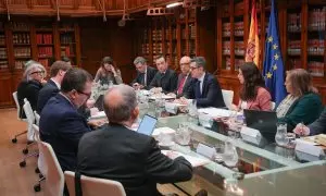 El ministro de Presidencia y Justicia, Félix Bolaños, este jueves con los integrantes de la Comisión de Venecia que se han trasladado a España para elaborar un informe sobre la amnistía.