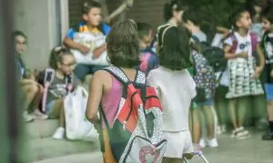 Varios niños al inicio del curso escolar 2023/2024, en València