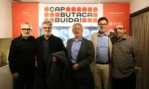 Els còmics Fel Faixedas i Carles Xuriguera flanquegen el periodista Xavier Grasset, l'editor de 'Time Out', Eduard Voltas, i el vicepresident d'ADETCA, Toni Albadalejo, en l'inici del "compte enrere" de 'Cap Butaca Buida'