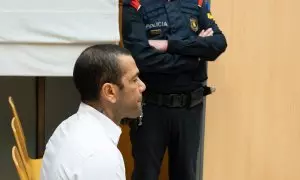 El exfutbolista Dani Alves durante un juicio en la Audiencia de Barcelona, a 5 de febrero de 2024, en Barcelona, Catalunya (España). Alves está acusado de agresión sexual a una chica en un baño de la discoteca Sutton de la capital catalana la noche del 30