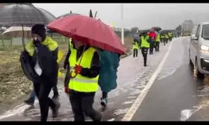 Más de 60 personas desafían el temporal en la Caminata por la Paz por Villaescusa, Parbayón y Piélagos