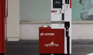 Un surtidor de carburantes en una gasolinera de Cepsa en Madrid. E.P./Eduardo Parra