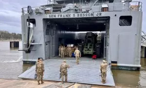 El buque de apoyo logístico General Frank S. Besson antes de zarpar desde Virginia para establecer un muelle temporal para entregar suministros humanitarios hasta la Franja de Gaza.
