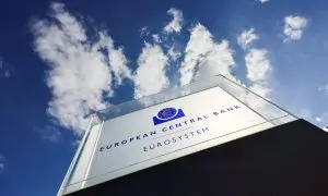 EEl logo del BCE delante de la entrada del rascacielos donde tiene su sede en Fráncfort.. REUTERS/Wolfgang Rattay