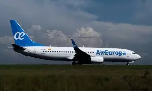 Un avión de la compañía Air Europa, a su llegada al Aeropuerto de Alvedro en A Coruña, Galicia.