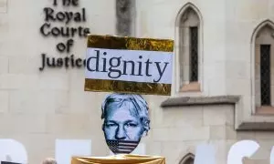 Protestas para pedir la libertad de Julian Assange frente a las Cortes de Justicia del Reino Unido.