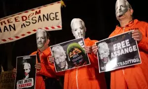 Manifestantes careas Julian Assange