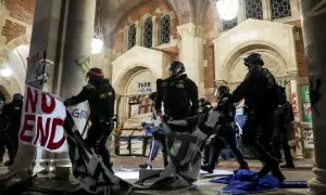 La Policía ha desmantelado las protestas y ha detenido a más de 200 personas en la Universidad de California.