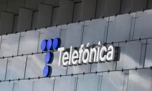 El logo de Telefónica, en su sede corporativa en Madrid. REUTERS/Sergio Perez