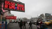 Rusia empieza a vender sus reservas de divisas para reflotar el rublo