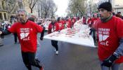 Gran despliegue policial en la #MarchaAMoncloa para exigir tratamiento contra la hepatitis C