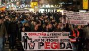 Emigrantes españoles se manifiestan contra Pegida en Dresde