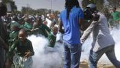 La policía disuelve con gas lacrimógeno una protesta de niños en Nairobi