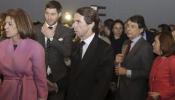 Gobierno y PP arropan a Aznar en el estreno de su nuevo 'lobby'