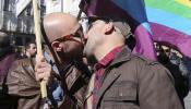 'Besada' en la Puerta del Sol contra la homofobia