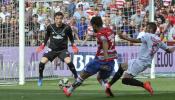 Dos amenazados por el descenso frenan a Sevilla y Villarreal