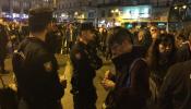 La policía amedrenta con identificaciones a los concentrados en Sol para reventar la protesta