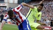 Alves carga contra el Barça y la prensa pero no desvela si se marcha