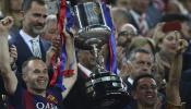 El rey y Rajoy pasan de la final de la Champions del Barça