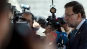 Rajoy dice que la devolución de la extra a los funcionarios "está en estudio"