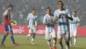 Argentina arrolla a Paraguay
