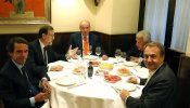 Rajoy le monta una cena a Juan Carlos e invita a Aznar, González y Zapatero
