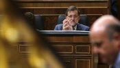 El Gobierno usa el debate sobre Grecia para atacar a Podemos, que denuncia la "propaganda" del PP