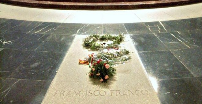 El Congreso insta al Gobierno a sacar a Franco del Valle de los Caídos