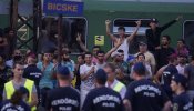 Muere un refugiado al intentar huir de la estación de tren de Bicske
