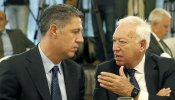 El PP catalán desoye las presiones de la dirección nacional y confirma el debate entre Margallo y Junqueras