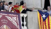 Guerra de banderas entre PP y ERC en el Ayuntamiento de Barcelona