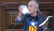 La Fiscalía archiva la denuncia contra el diputado de Amaiur que rompió un ejemplar de la Constitución