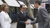 El rey y Mas se saludan cordialmente antes de que el president abandone el XVI Foro Iberoamericano