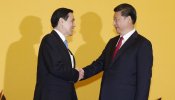 Histórico apretón de manos entre los presidentes de China y Taiwán